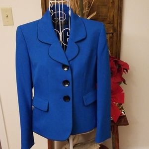 BLUE IS YOUR COLOR❣️Beautiful blue and black blazer